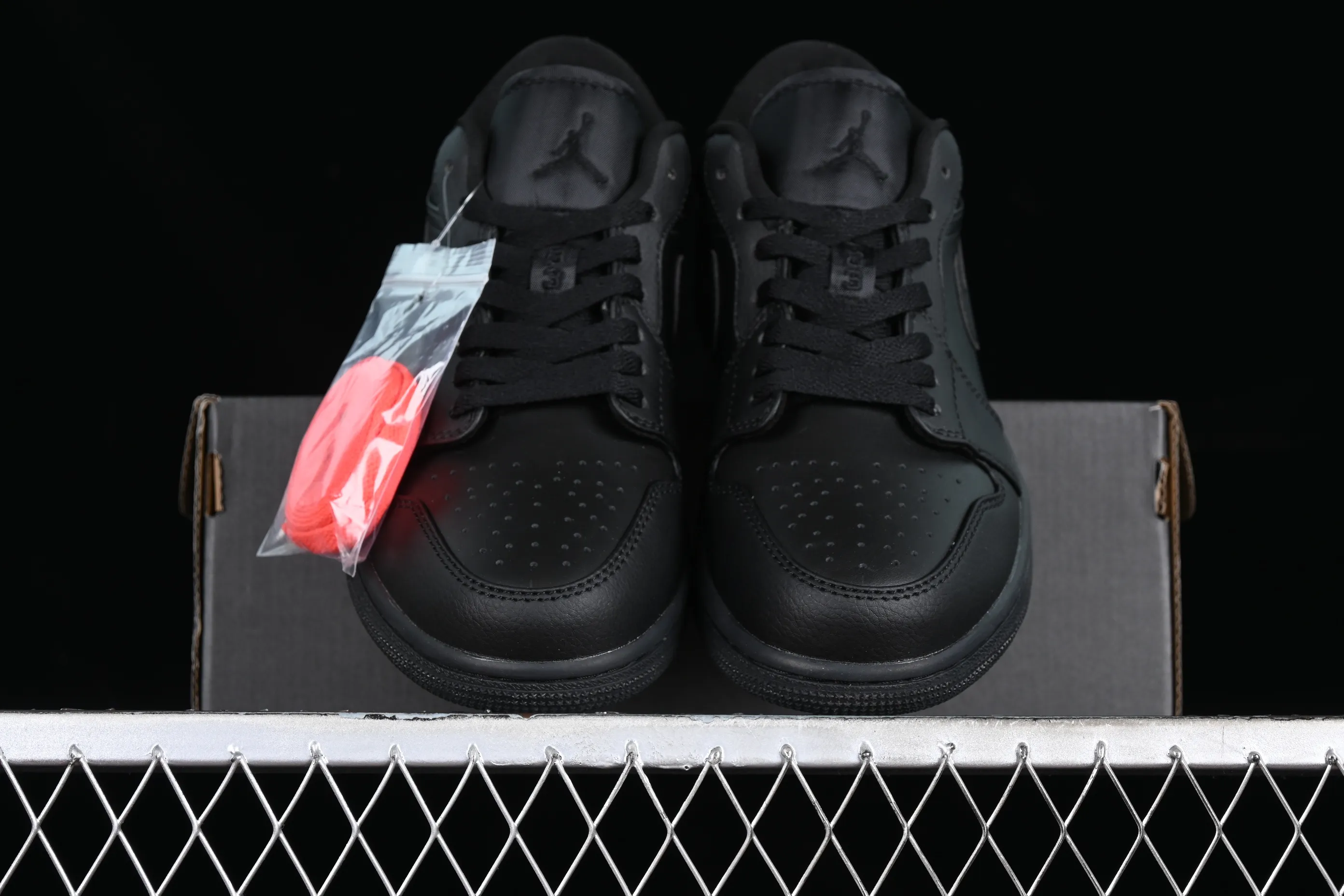 All categories Air Jordan Jordan series basketball shoes Air Jordan 1 Low Z version Air Jordan 1 Low AJ1 Joe 1 black and gray low-top cultural casual sneakers 553558-091
